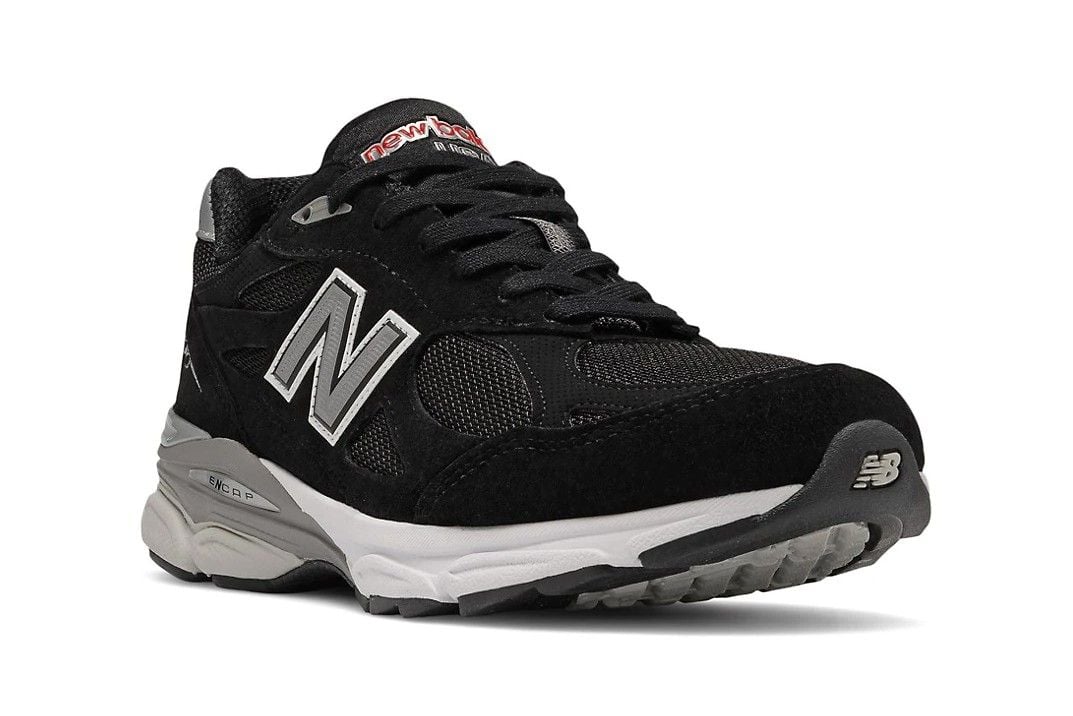 new-balance-990v3-suat-hien-in-three-phoi-mau-co-dien