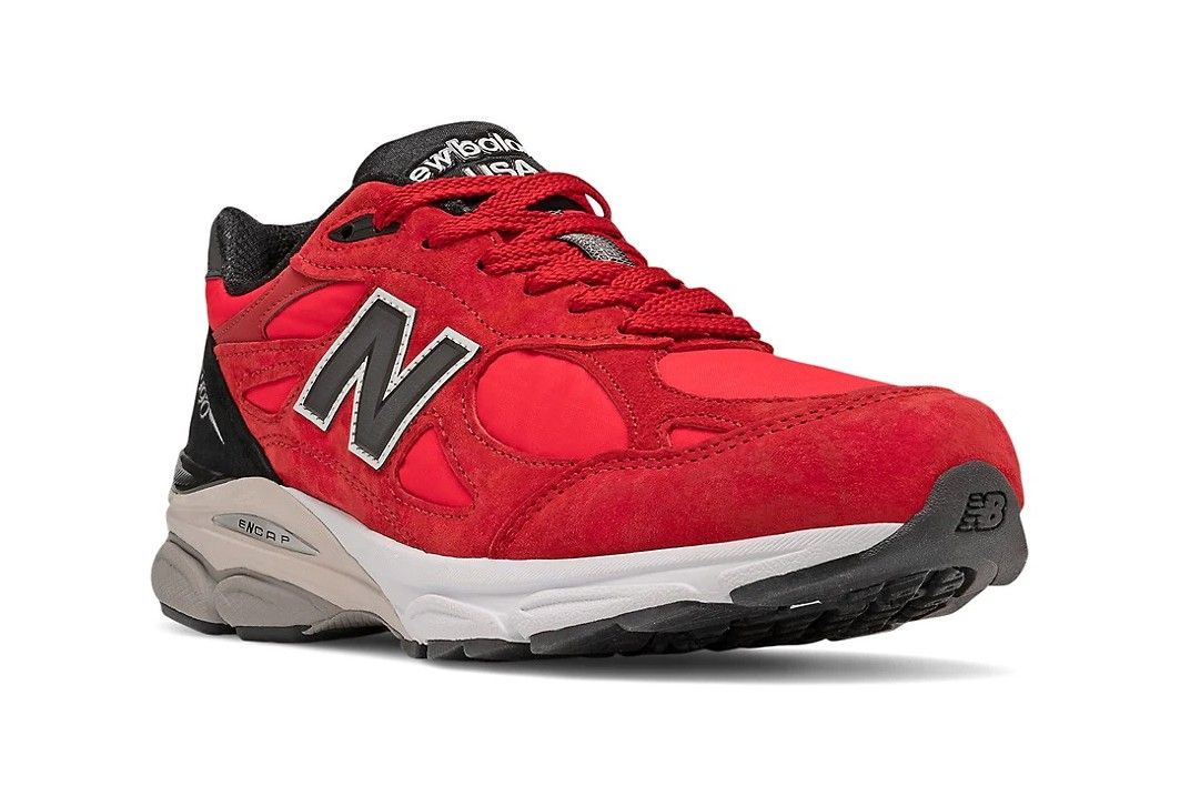 new-balance-990v3-suat-hien-in-three-phoi-mau-co-dien