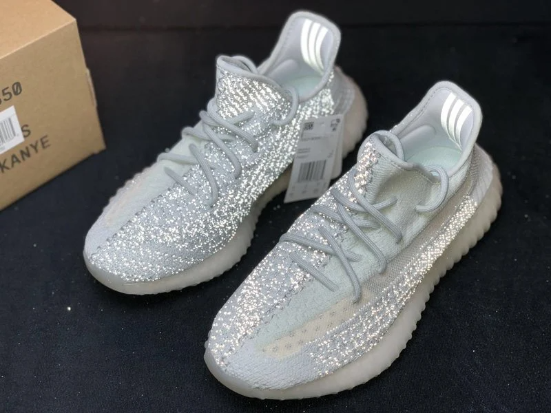 yeezy-day-2021-se-chung-kien-su-hoi-birth-cua-bo-ba-doi-jay-350-v2