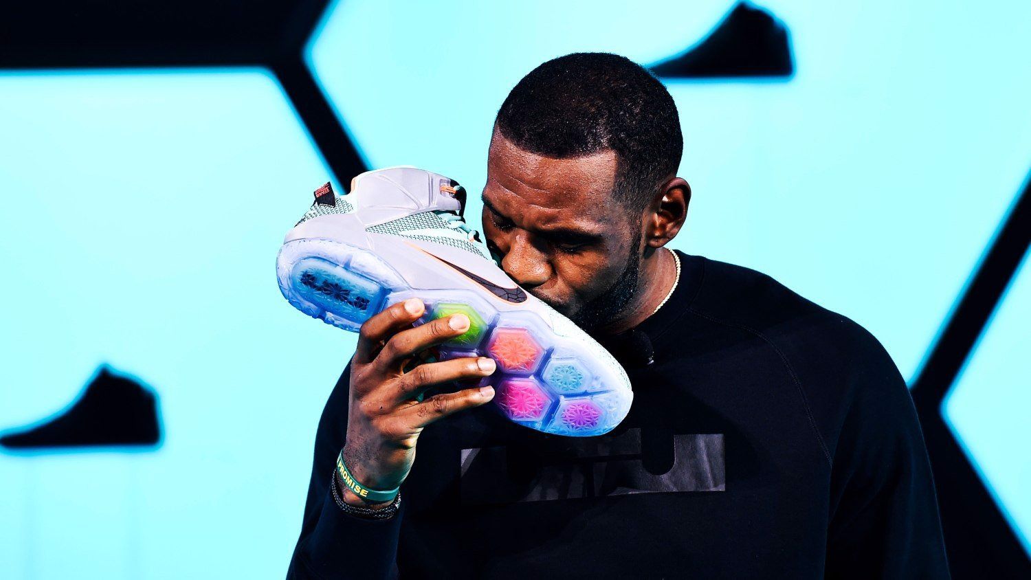 nike-lebron-19-space-jam-cua-lebron-james-chinh-thuc-duoc-tiet-lo