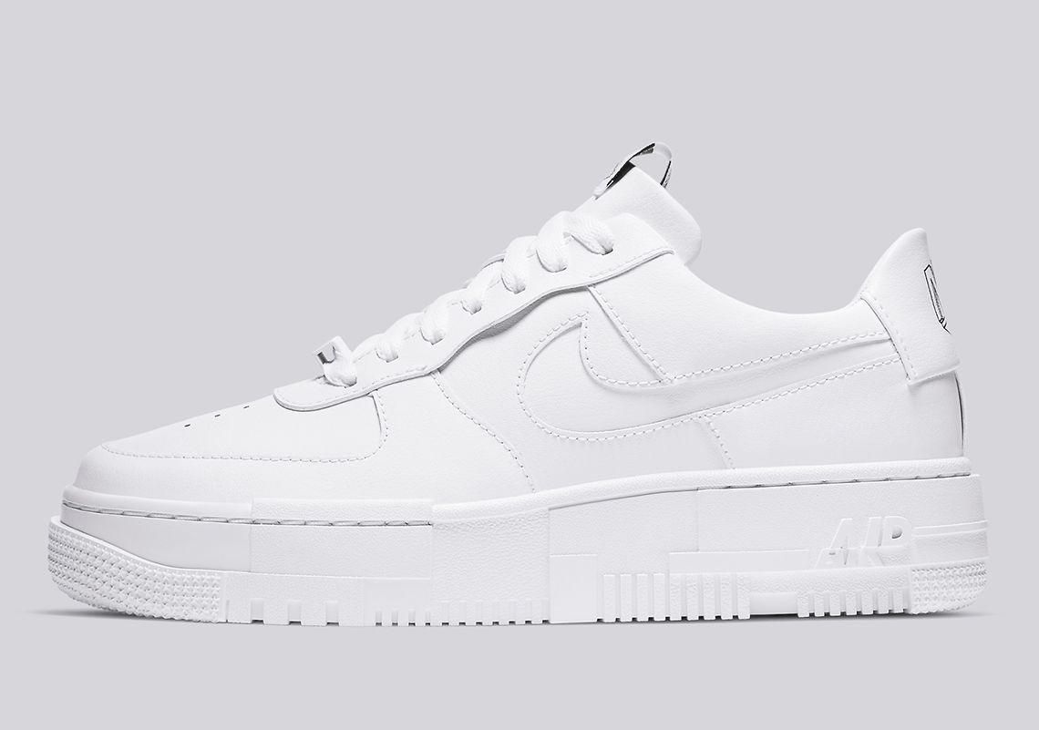 nike-air-force-1-pixel-su-dung-chat-lieu-da-lon-co-mau-