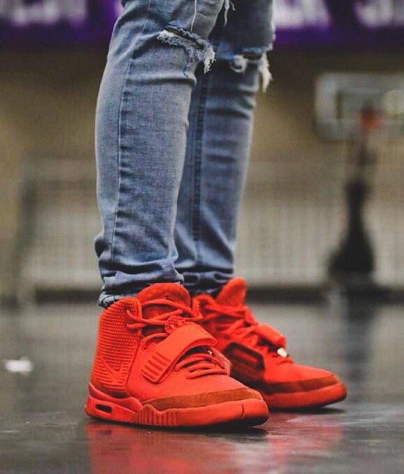 yeezy red october harga