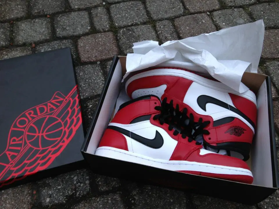 cach-phan-biet-air-jordan-1-chicago-real-va-fake