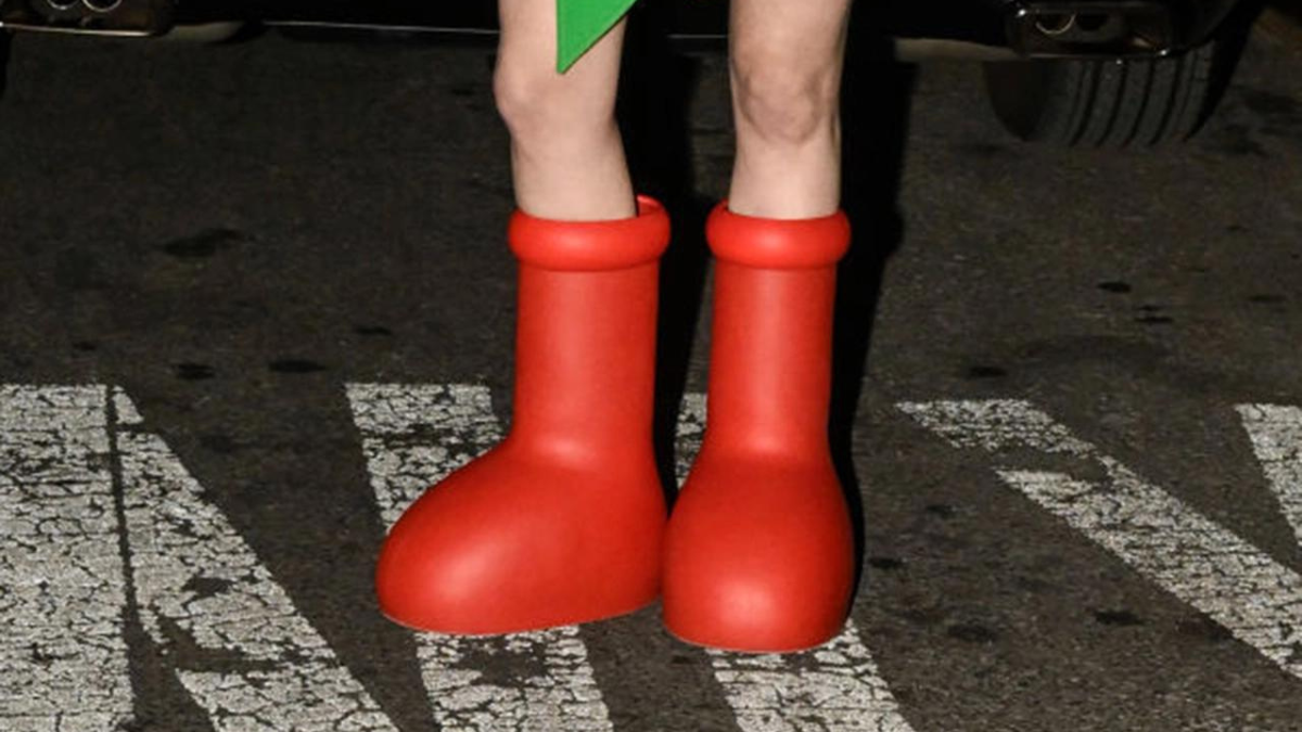 Hinh anh 4: Su tro lai cua MSCHF Big Boot voi tong mau den