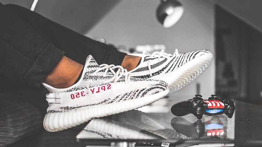 nhung-dieu-ban-can-biet-ve-yeezy-boost-350-v2