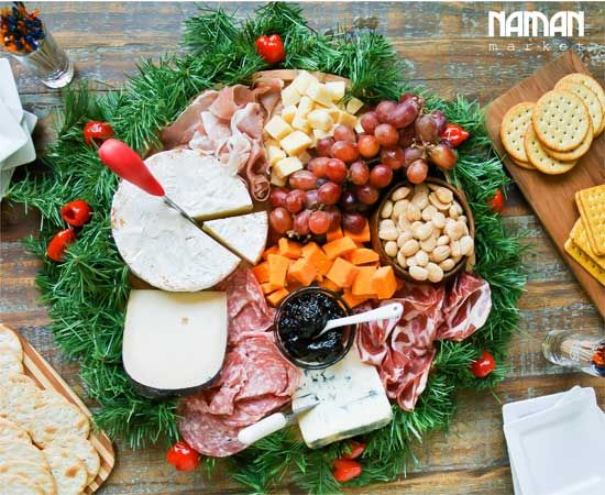 HOW TO BUILD THE PERFECT CHEESE BOARD FOR THIS CHRISTMAS PARTY
