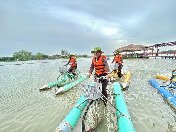 Làng du lịch Tre Việt