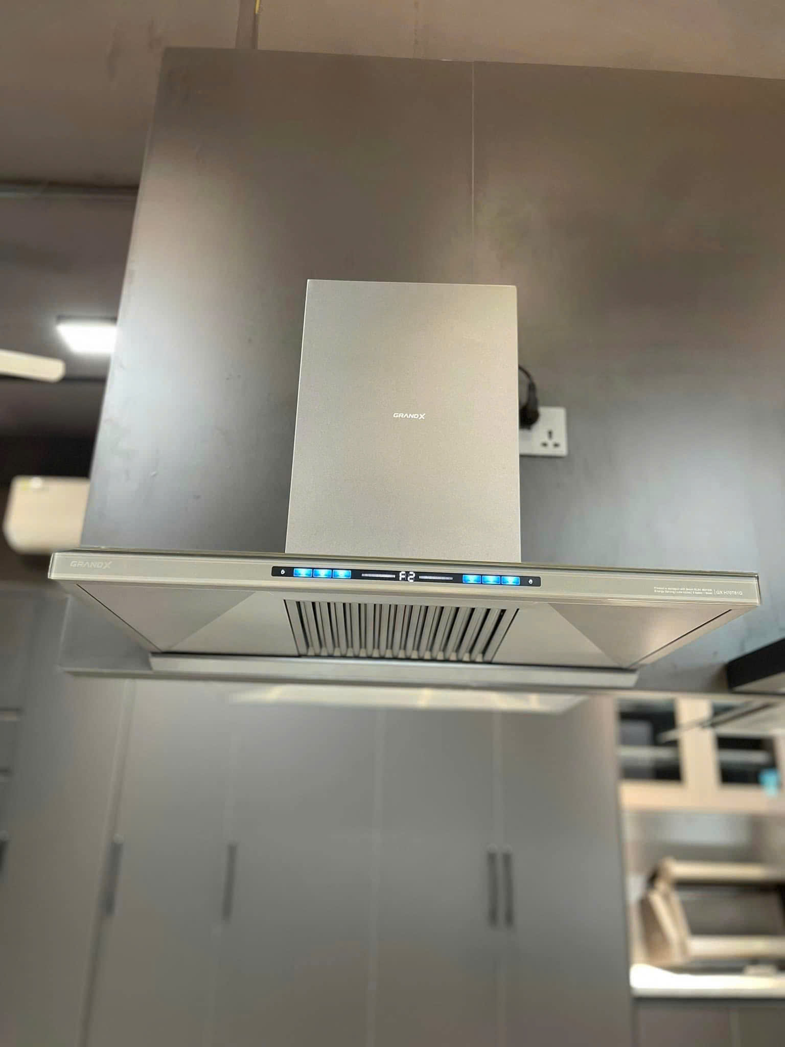 Máy Hút Mùi GRANDX  : Tinh Hoa Thiết Kế, Công Nghệ Đỉnh Cao Cho Không Gian Bếp Hiện Đại