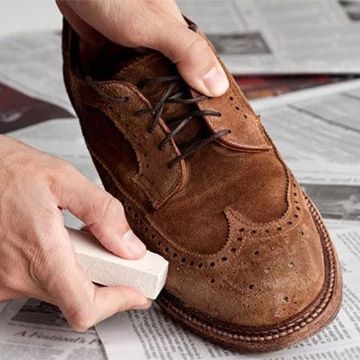 7 Cách vệ sinh giày da lộn bị bẩn sạch đẹp như mới, hết hôi