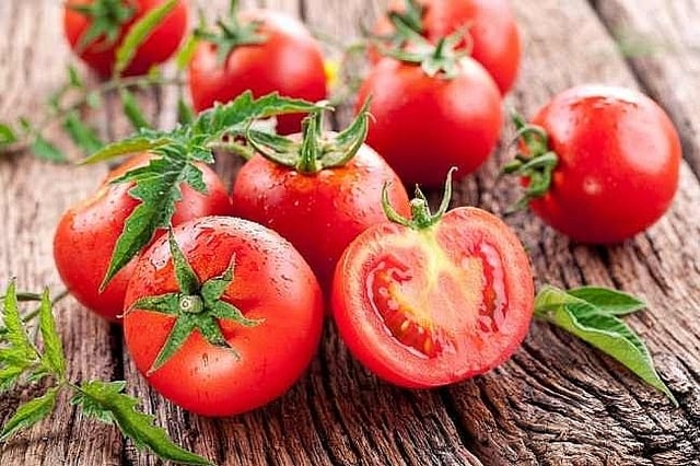 Cách chữa hôi chân bằng cà chua