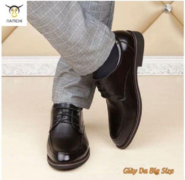 Giày màu tối sự lựa chọn hoàn hảo cho các chàng chân to