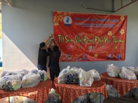 Tặng quà tết cho gia đinh nghèo - Thôn Đồng Bé, Diên Thọ (Tết Mậu Tuất -2018)