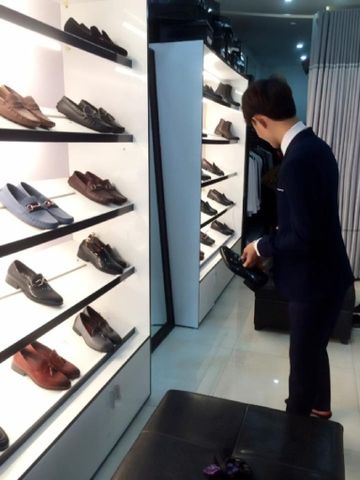 Địa chỉ shop giày sục nam TPHCM nổi tiếng về thương hiệu và chất lượng