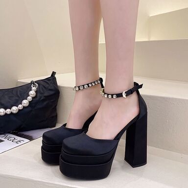 Mẹo chọn giày cao gót cho người chiều cao khiêm tốn trở nên tự tin hơn