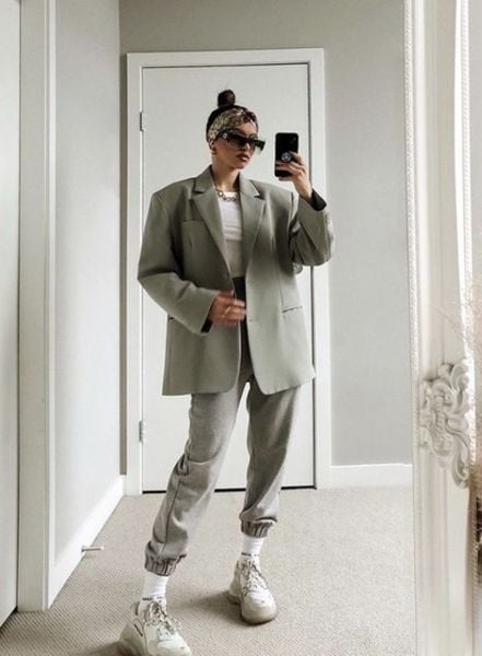 Phối áo blazer cùng quần jogger độc đáo, hot trend