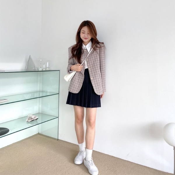Áo blazer với chân váy ngắn