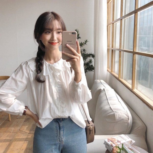 Ngoài ra, áo blouse còn là tên gọi của một kiểu áo nữ