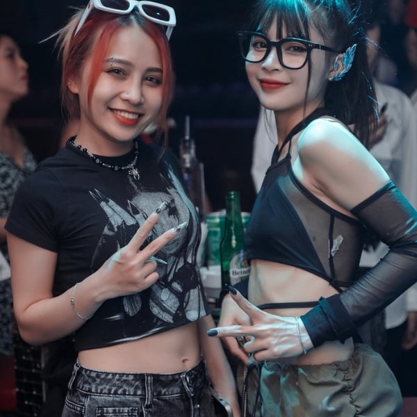 Áo croptop với quần short jean