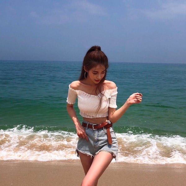 Áo croptop với quần short