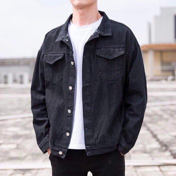 Phối áo khoác denim với áo phông