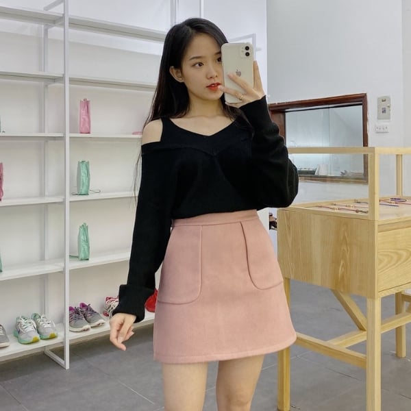 Áo len phối với váy chữ A