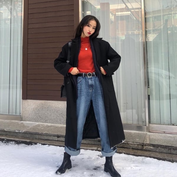Áo măng tô kết hợp với quần jean