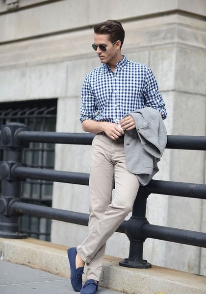 Cách phối đồ áo sơ mi nam tay dài với quần kaki