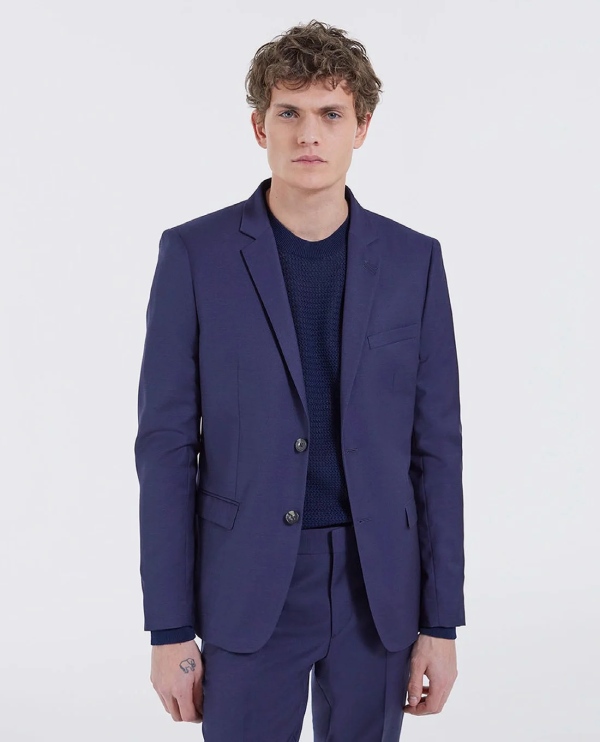 Blazer mùa hè với áo thun