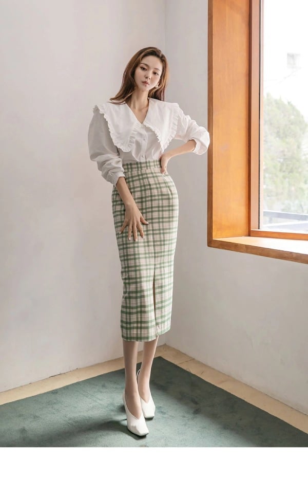 Chân váy bút chì  phối cùng áo blouse