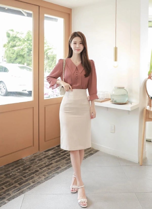 Chân váy bút chì  phối cùng áo sơ mi