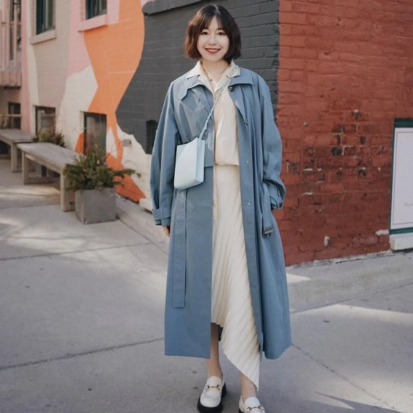 Chân váy dài với áo khoác dạ