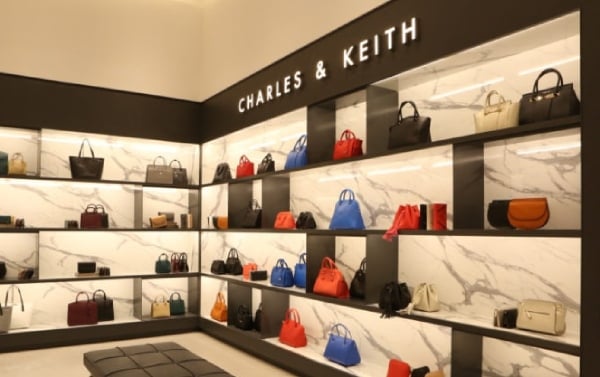 Cửa hàng Charles & Keith tại TP. HCM: Đến với cửa hàng của chúng tôi, bạn sẽ tìm thấy những đôi giày và túi xách thời trang đầy phong cách và đa dạng. Chúng tôi tự hào về chất lượng sản phẩm cũng như dịch vụ bán hàng tuyệt vời dành cho khách hàng của mình. Hãy đến và trải nghiệm ngay hôm nay!