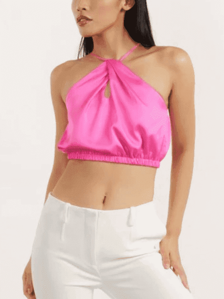 Mẫu áo yếm croptop giúp cho chị em khoe trọn vòng eo