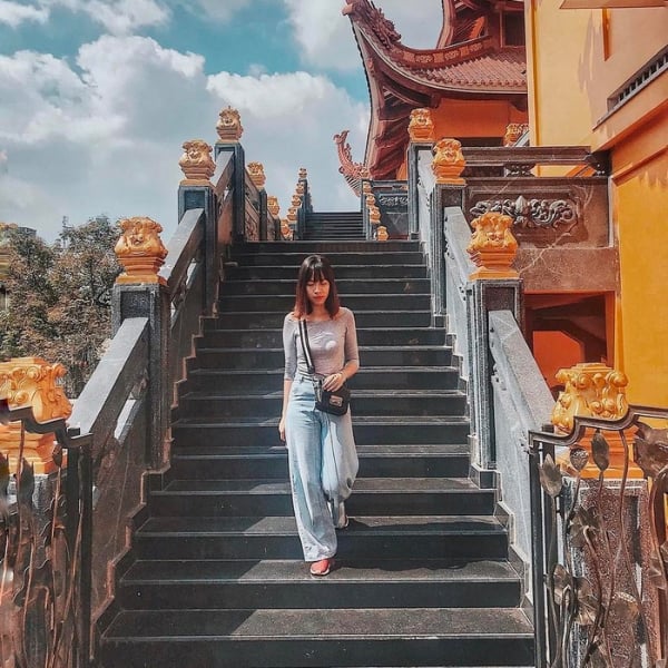 Không mặc các trang phục ngắn, phản cảm