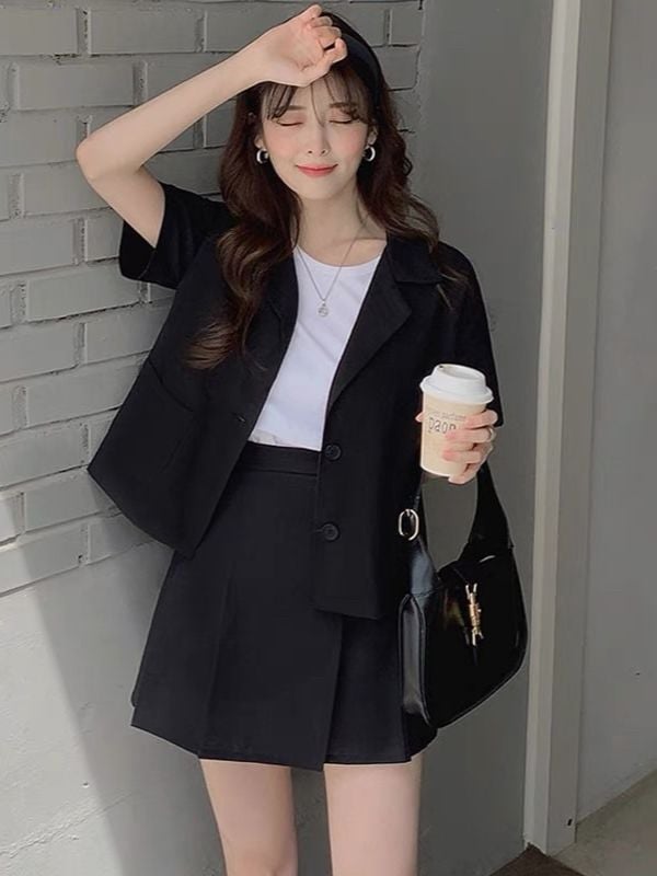 Phối đồ sành điệu cùng tone đen trắng