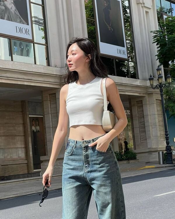 13 Cách phối áo croptop với quần ống rộng cực trendy, sành điệu