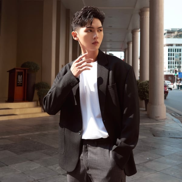 Phối blazer nam với áo thun