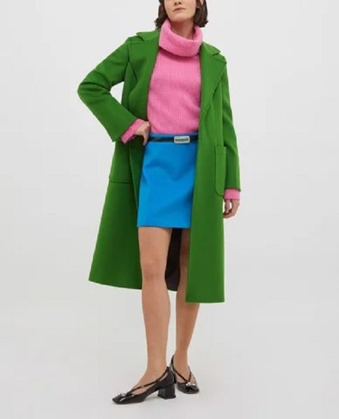 Phối với áo len cổ lọ + váy