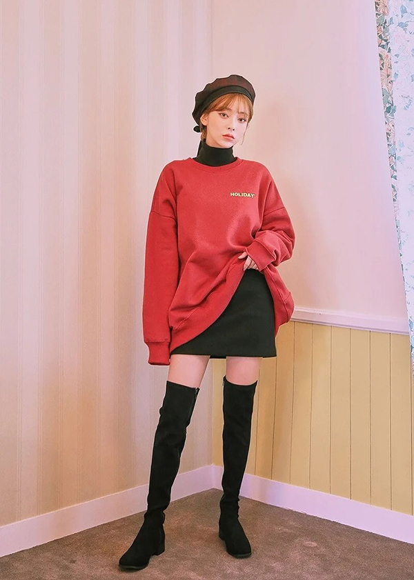 Boot cổ cao kết hợp miniskirt và sweater