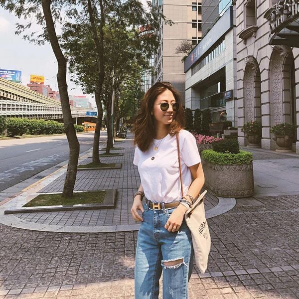 Áo thun với quần jeans ống suông combo “bất hủ