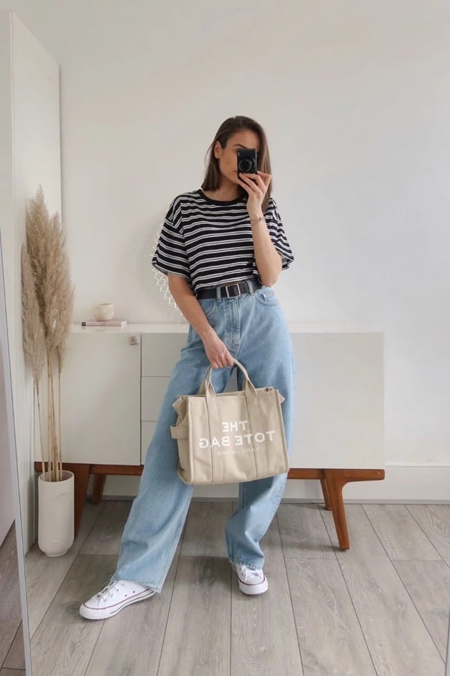 Quần jeans xanh phối với áo màu gì dành cho Nam/Nữ đẹp như Fashionista