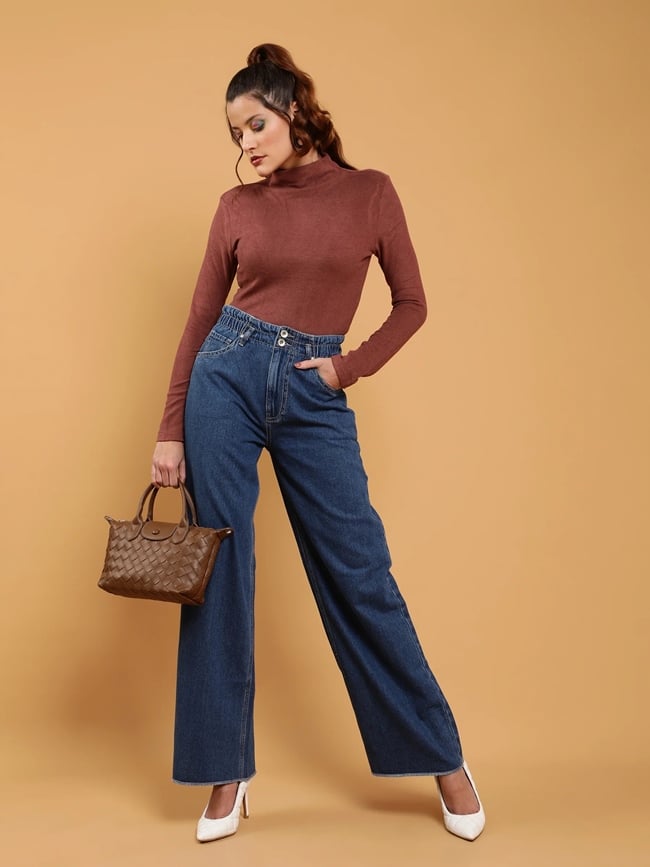 Quần jeans xanh phối với áo màu gì dành cho Nam/Nữ đẹp như Fashionista