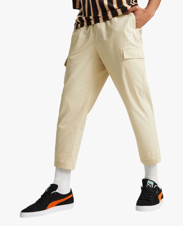 Áo thun, quần kaki - tối giản, tự tin