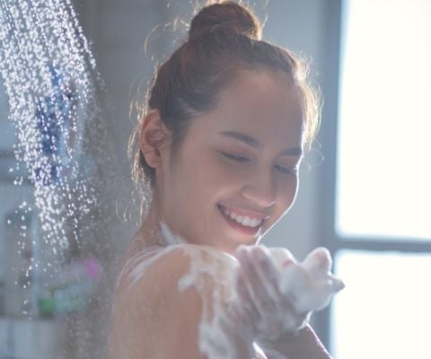 Có nên tắm vòi hoa sen hay không? Điểm lợi và điểm hại?