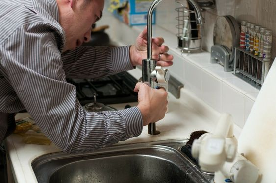 Cách tháo vòi nước bồn rửa chén