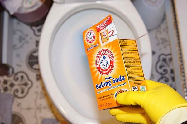 Cách thông bồn cầu bằng Baking soda.