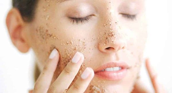 Có nên tẩy da chết trước khi đắp mặt nạ không?