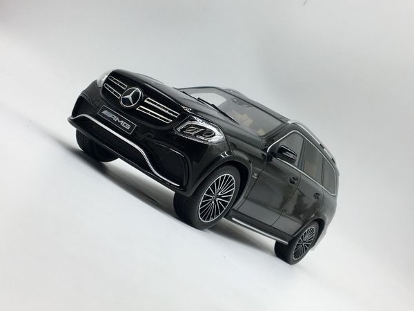 Mô hình xe ô tô Mercedes GLS 580 4Matic tỷ lệ 132