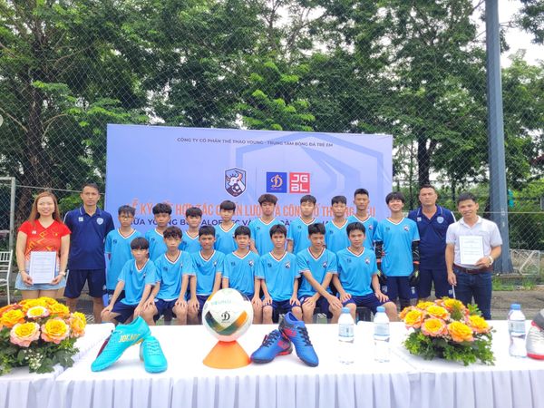 Động Lực ký kết hợp tác chiến lược với trung tâm bóng đá trẻ em young kids