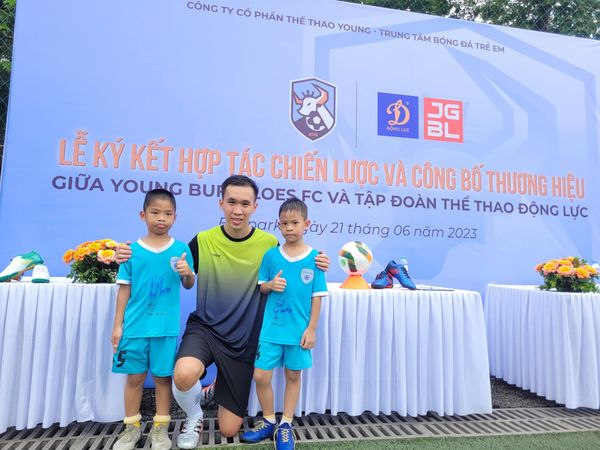 Động Lực ký kết hợp tác chiến lược với trung tâm bóng đá trẻ em young kids